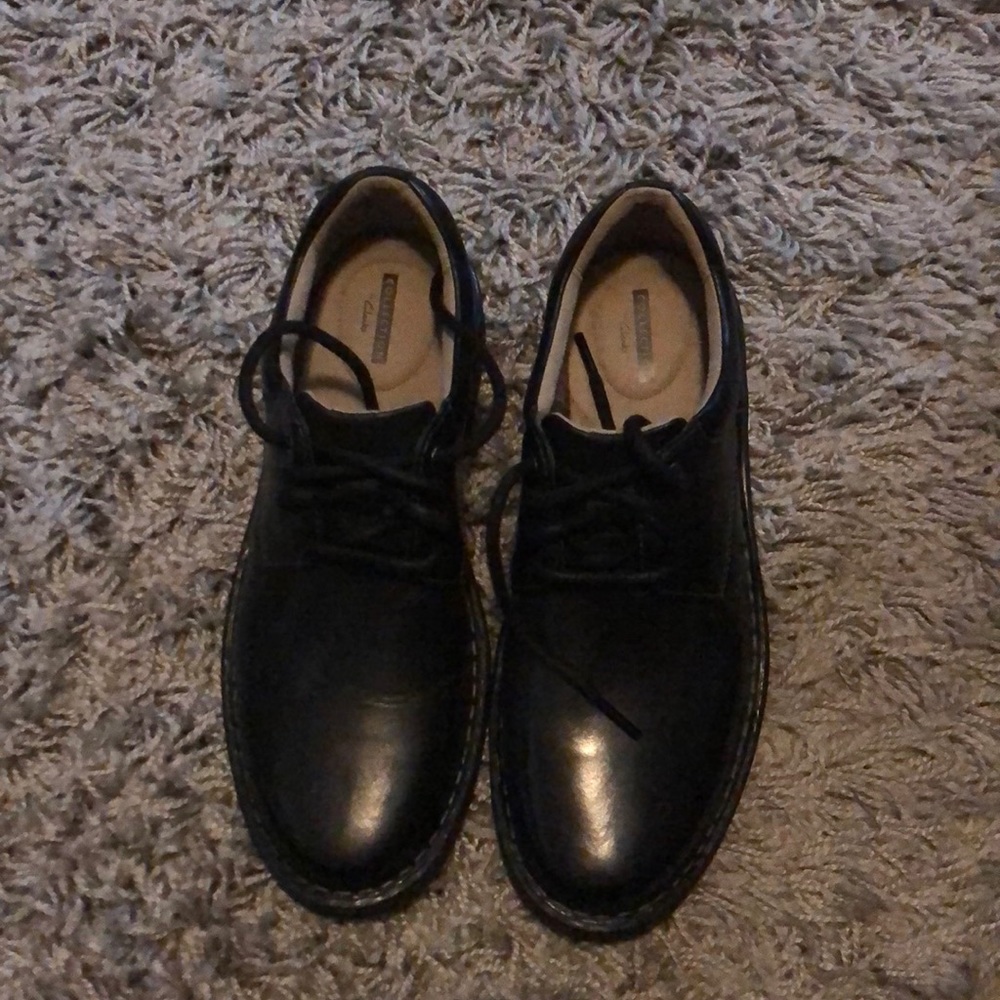 Black leather Clarks dress shoes ON HOLD 4 POSHER